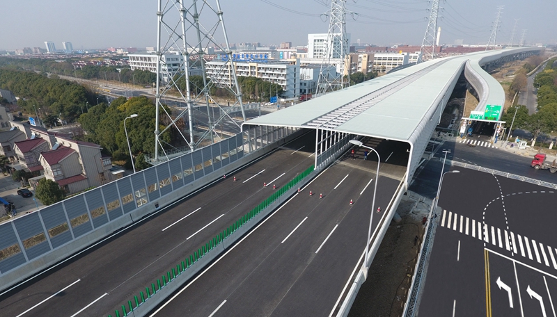 2 12月29日，二公司參建的嘉閔高架路新建工程最后一段（S32至莘松路段）建成通車，圖為公司承建的嘉閔高架JMN2-2標(biāo)段-崔云.jpg