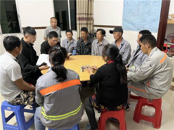項(xiàng)目部對(duì)入場人員開展三級(jí)教育.jpg